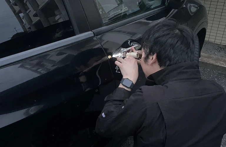 車のカギ開け・鍵作成、現地でスピーディーに対応！